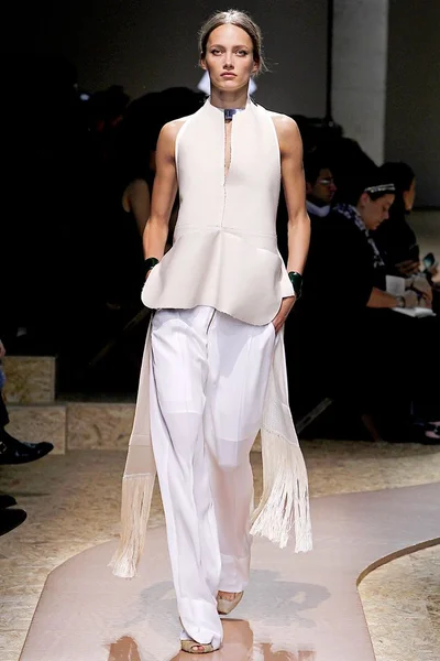 Look 3